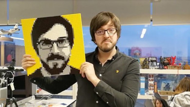Autorretrato con piezas de lego