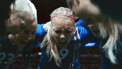 Anuncio Icelandair para la selección islandesa femenina