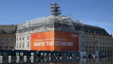 Valla de publicidad de Easy Jet